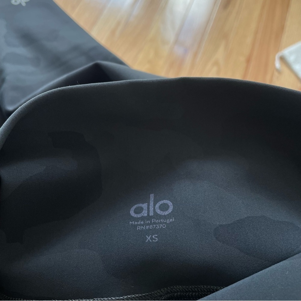 ALO YOGA Gray Vapor Putty Camo-Print High-Waist Performance Leggings EUC Size XS - Picture 7 of 8